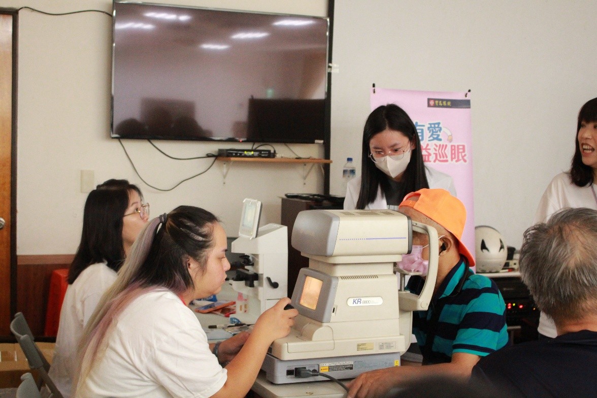 視光學系學生觀摩