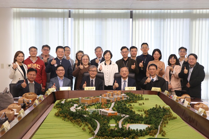 教育部鄭英耀部長、高教司廖高賢司長蒞臨本校參訪 – 肯定醫學教育特色，深化高教發展對話